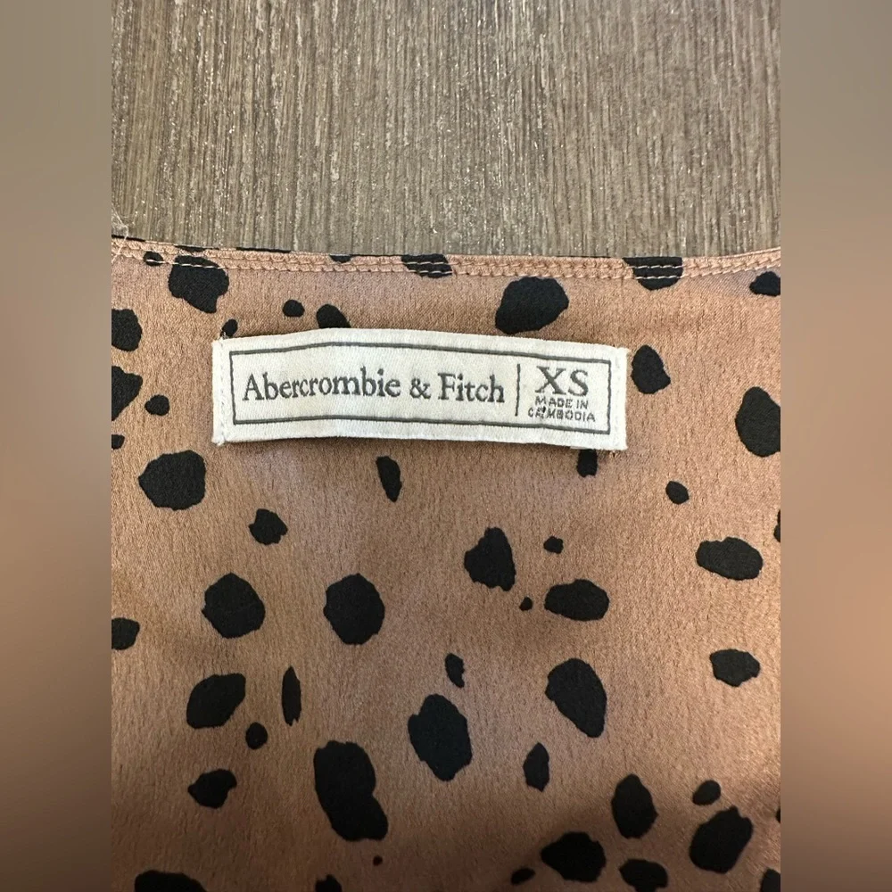 NWOT ABERCROMBIE AND FITCH LEOPARD PRINT WRAP SILKY DRESS - Size XS SKU:282